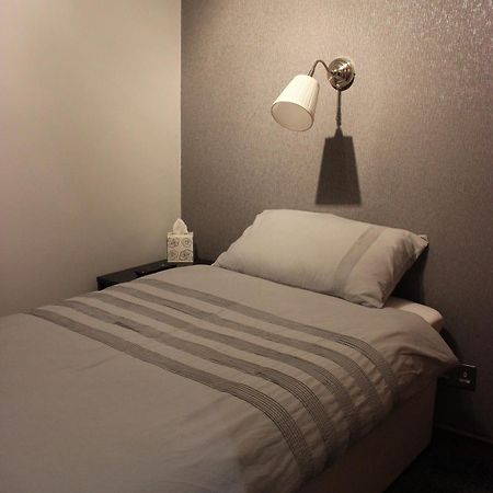 The New Lodge Pontardawe Extérieur photo